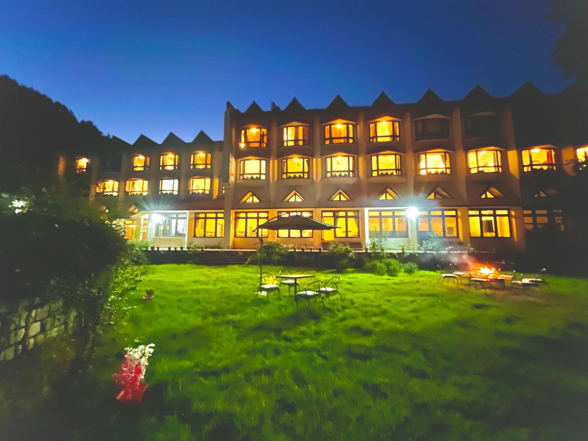 Sagar Resort !! Mountain View ! Luxury Stay ! Family Resort ! Private Parking ! Near Mall Road Manāli エクステリア 写真